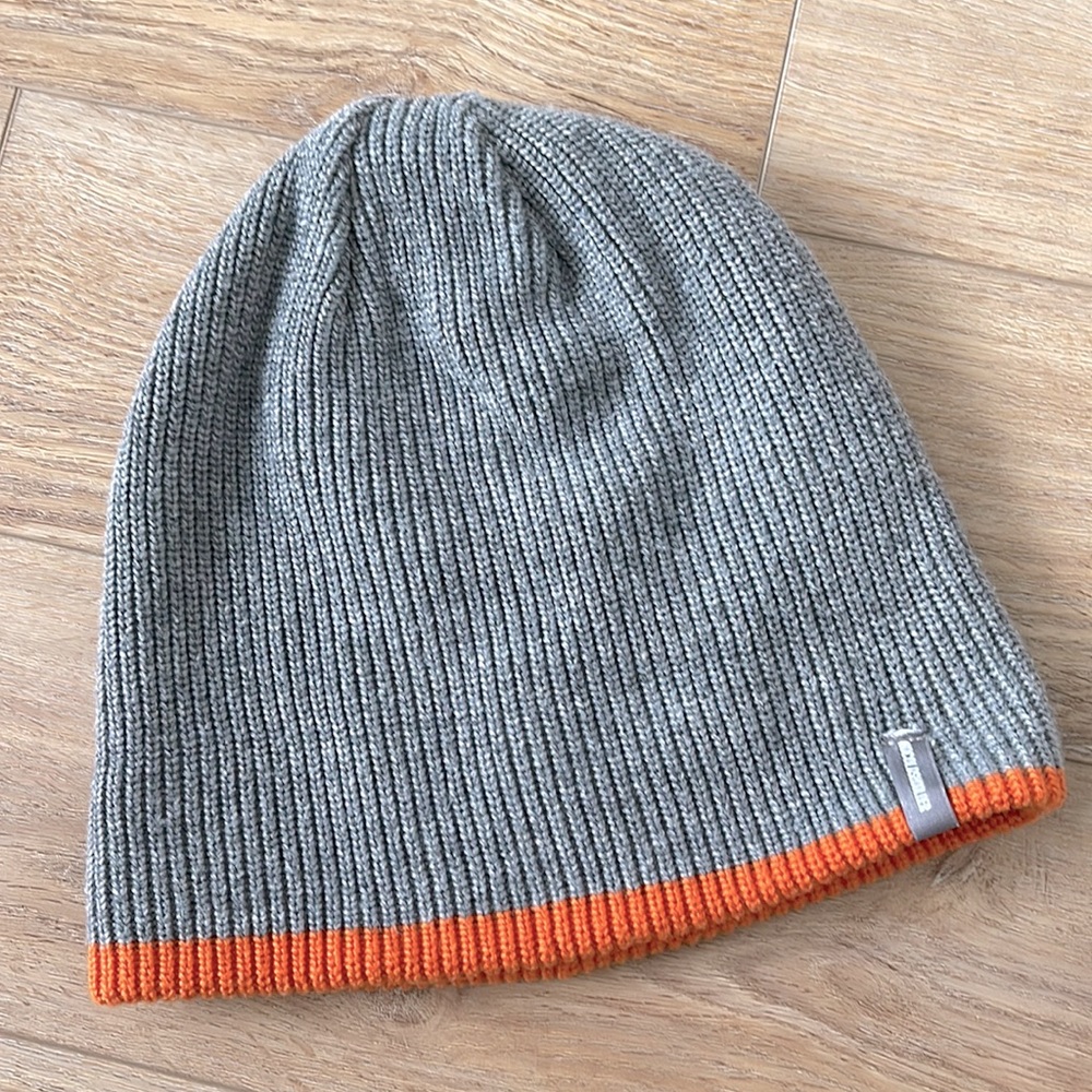 Unisex Nobis reversible beanie in Grey/Orange